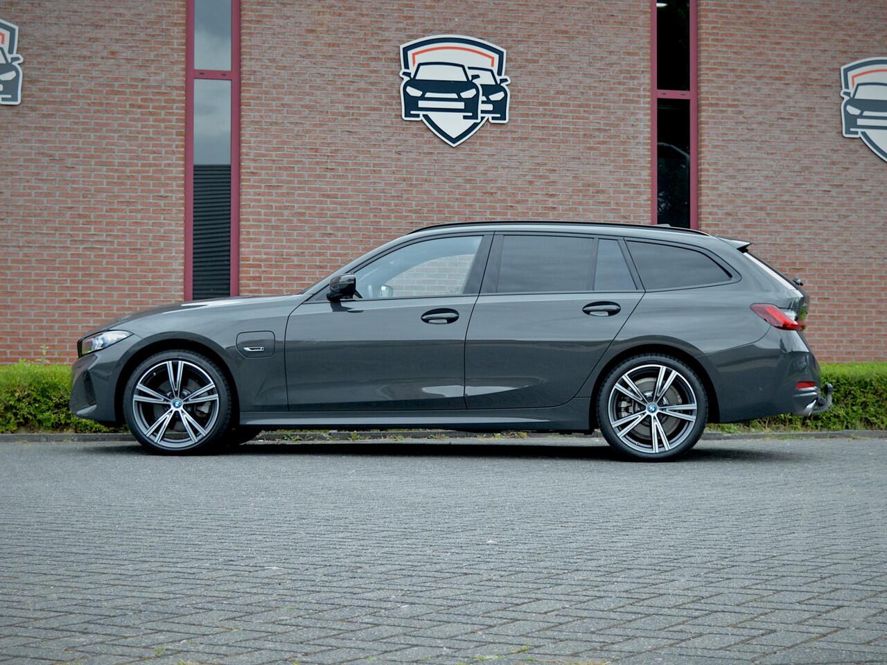 BMW 3-SERIE Touring 330e xDrive Touring | Individual