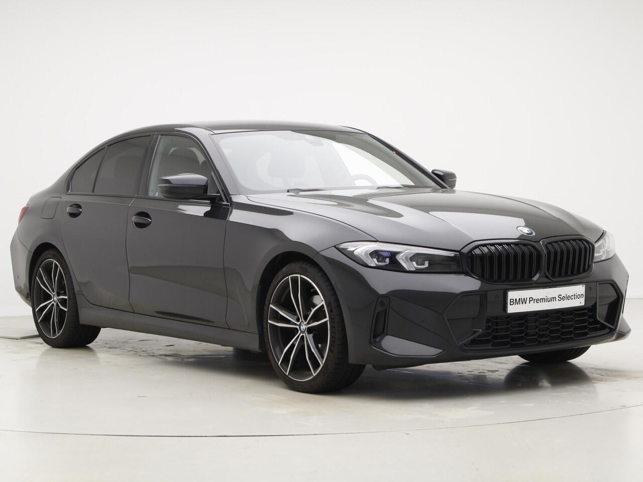 BMW 3-SERIE 320i Sedan M-Sport | 18" | Camera | Harman Kardon | Privacy Glass | Voorbereiding Driving Assistance