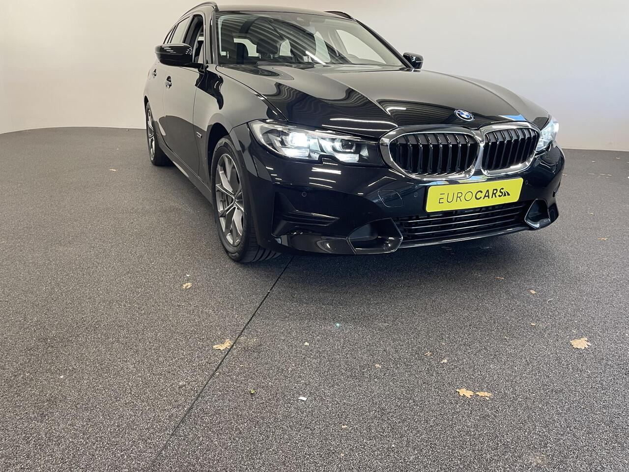 BMW 3-SERIE Touring 330e Touring SportLine PHEV 292 PK AUT Navi Carplay Camera Achter PDC V+A Winterpack Sport Stoelen Active Protection Ambiance Licht