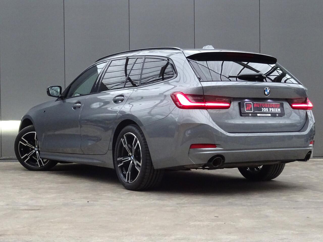 BMW 3-SERIE Touring 318i * PANORAMADAK * LEER * CARPLAY !!