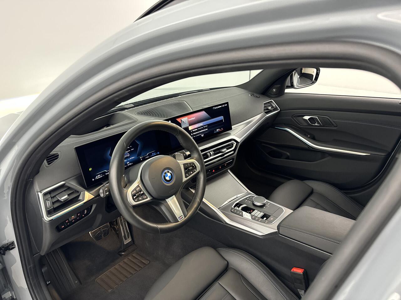 BMW 3-SERIE Touring 330e M-Sport Pano-dak/Full-Options/Leder/Adapt.Cruise