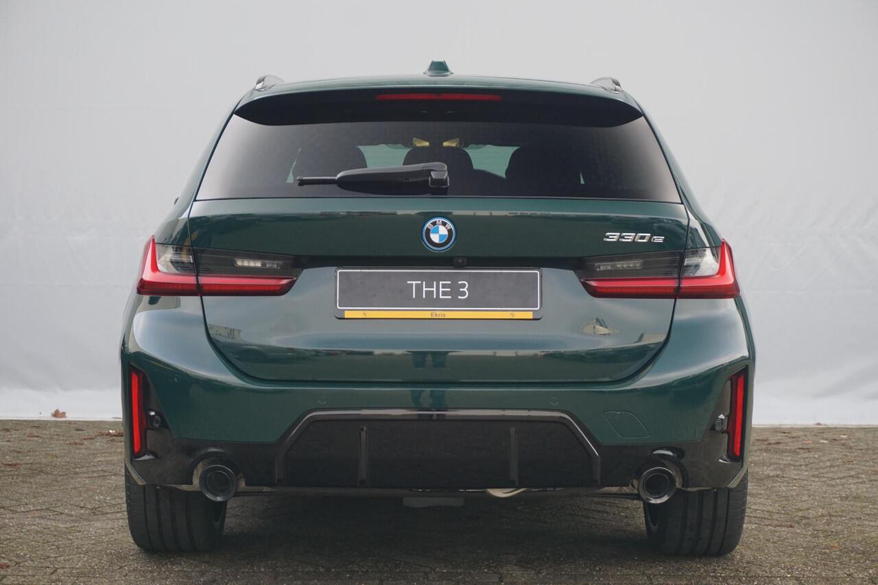BMW 3-SERIE Touring 330e Individual Lak | M Sportpakket Pro | Innovation Pack | Comfort Pack | Trekhaak | Panoramadak