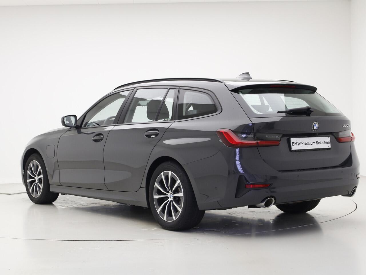 BMW 3-SERIE Touring 330e | Harman Kardon | Head-Up | Active Cruise Controle | Laser | Stoelverwarming | Individual Metallic