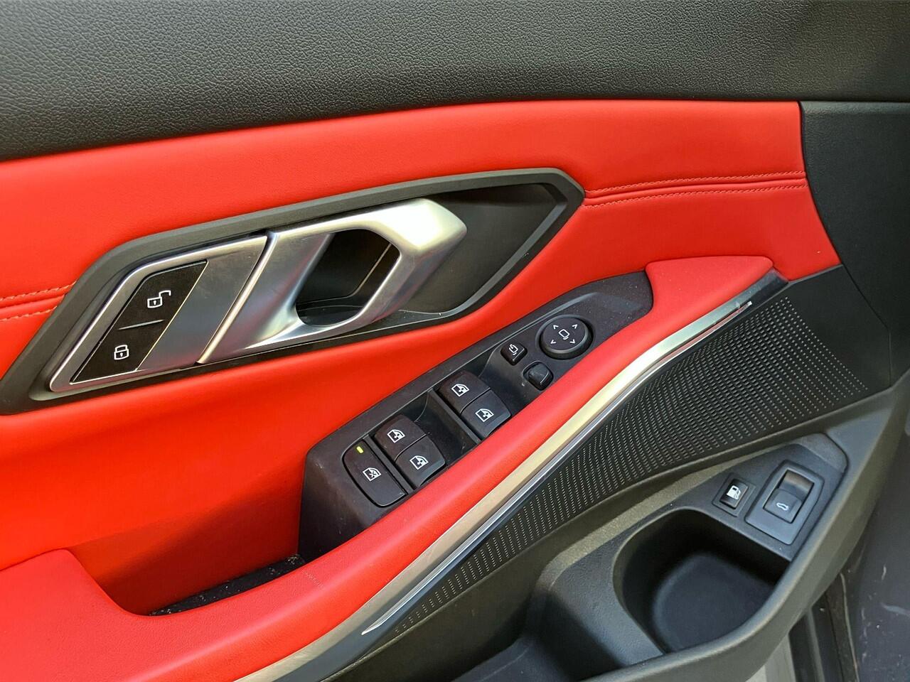 BMW 3-SERIE Touring 330e xDrive High Executive | LUXE VEEL OPTIES | Zeer nette staat | Tegen meerprijs interieur in zwart mogelijk |