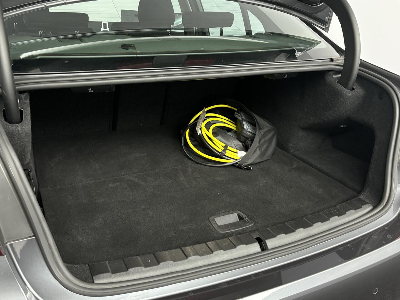 BMW 3-SERIE 330e | LED | 360° camera | Schuif-kanteldak | Laser LED-koplampen