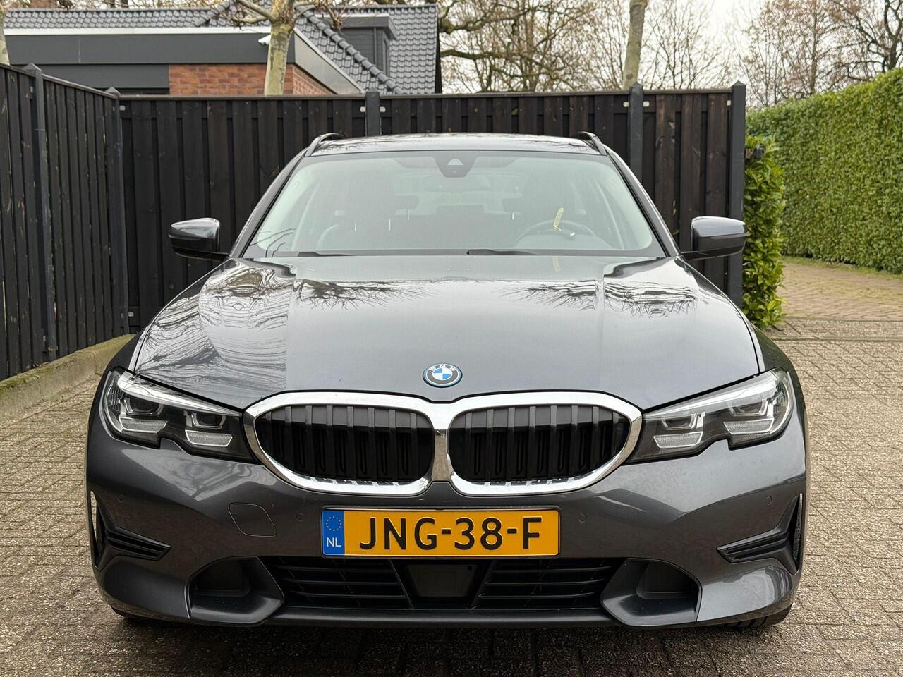 BMW 3-SERIE Touring 330e