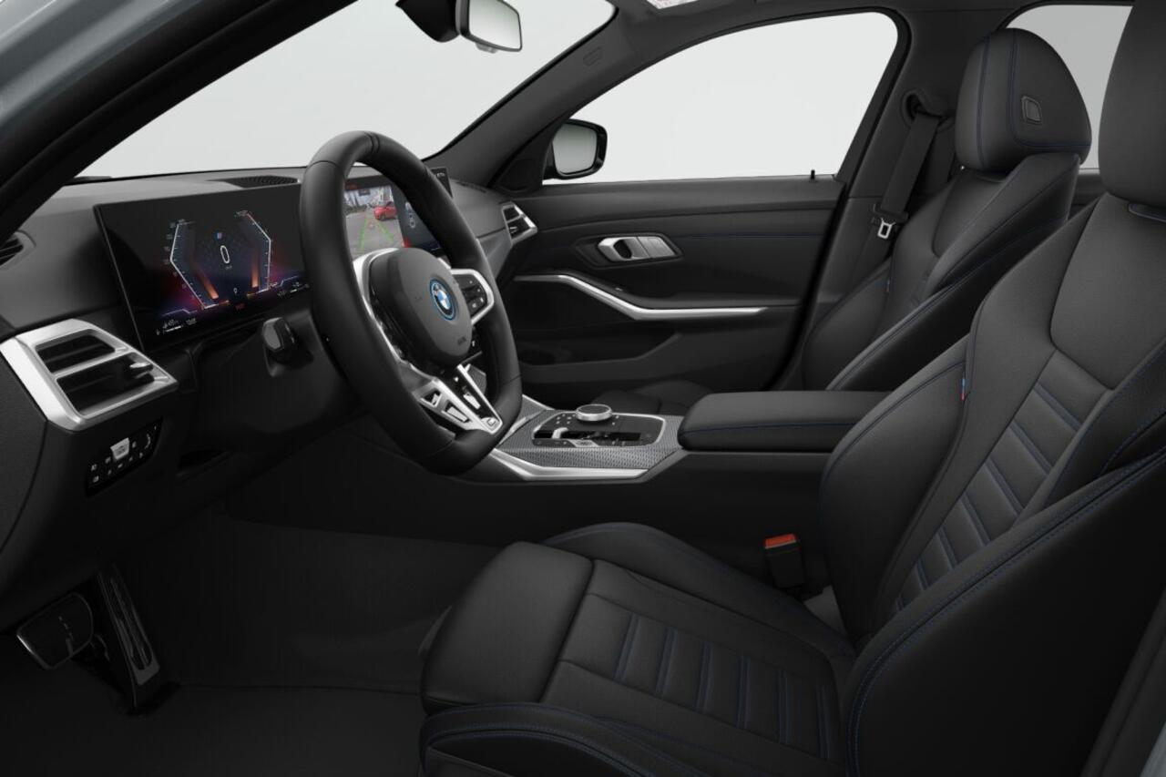 BMW 3-SERIE Sedan 330e | M Sport | Comfort Pack | Elektrisch Glazen Panoramadak