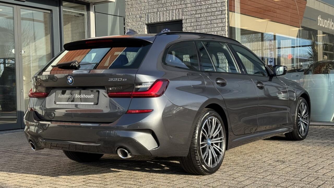 BMW 3-SERIE Touring 330e xDr. High Exec. | M-Sport | HUD | Leer | Navi