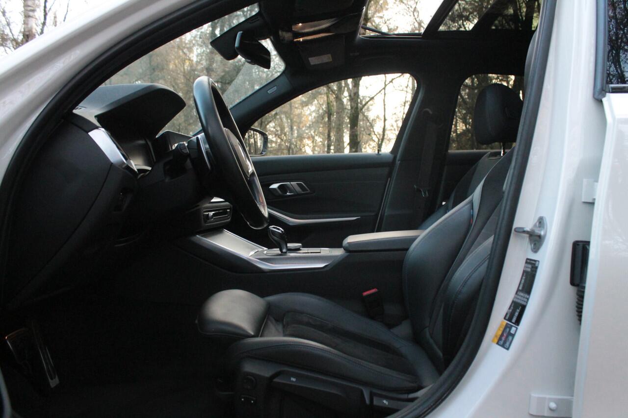 BMW 3-SERIE 330e xDrive M-sport | Laser | HUD | Pano | Blind