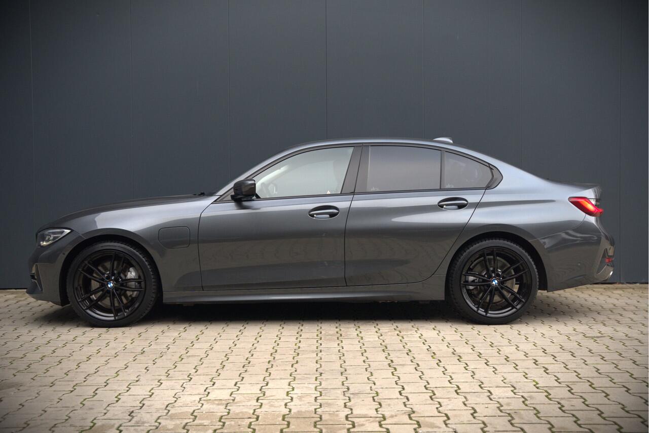 BMW 3-SERIE 330e eDrive Edition Sportline | Stoelverwarming | Cruise Control | Leer | Camera | Keyless | Apple Carplay | Ambiance Verlichting | HIFI | Parkeersensoren | Navigatie | NAP | Sport