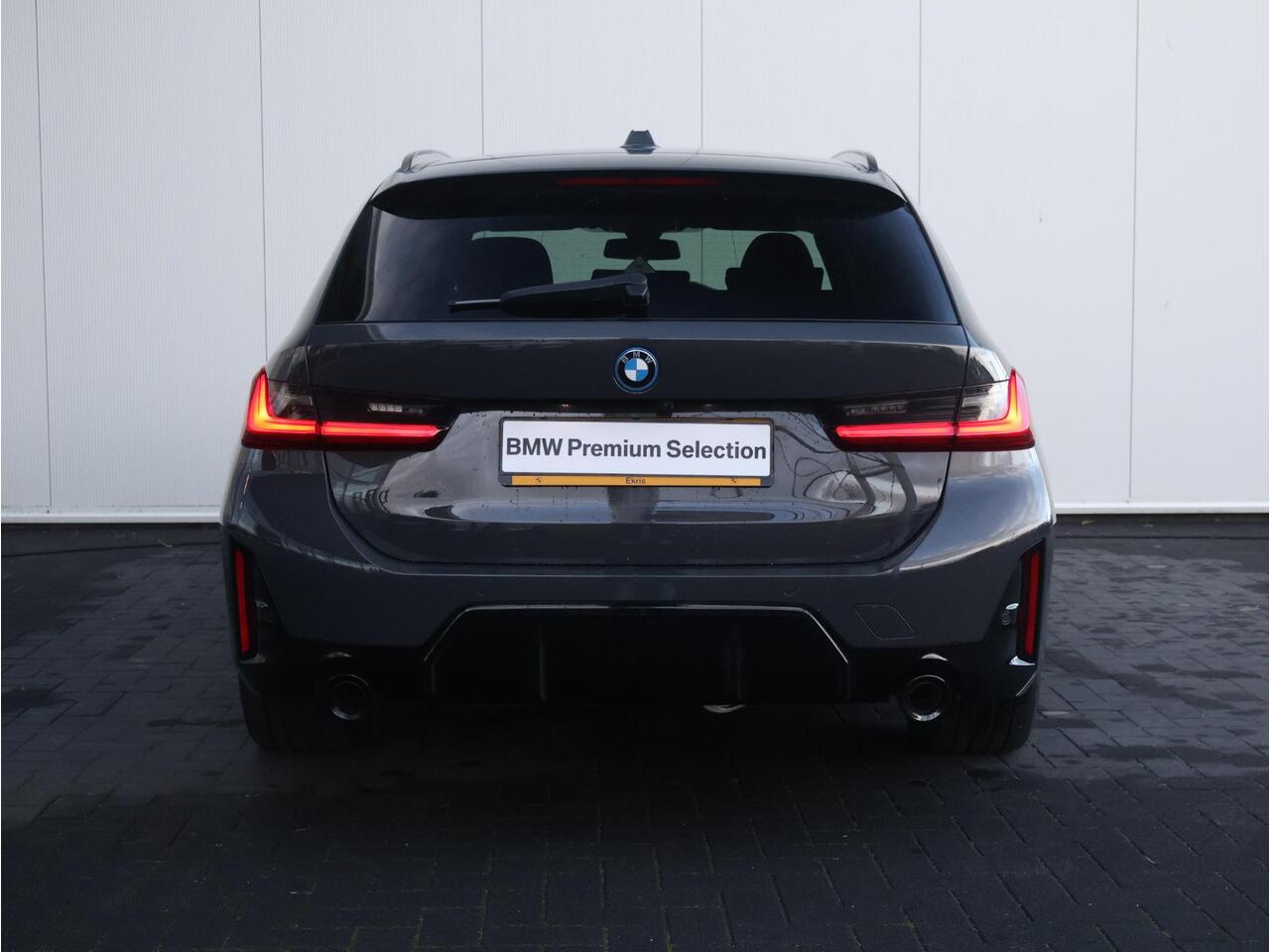 BMW 3-SERIE Touring 320e M Sportpakket Pro/ Stuurwielrand verwarmd/ Elektrische Trekhaak/ Achteruitrijcamera/ Panoramadak/ HiFi/ Stoelverwarming
