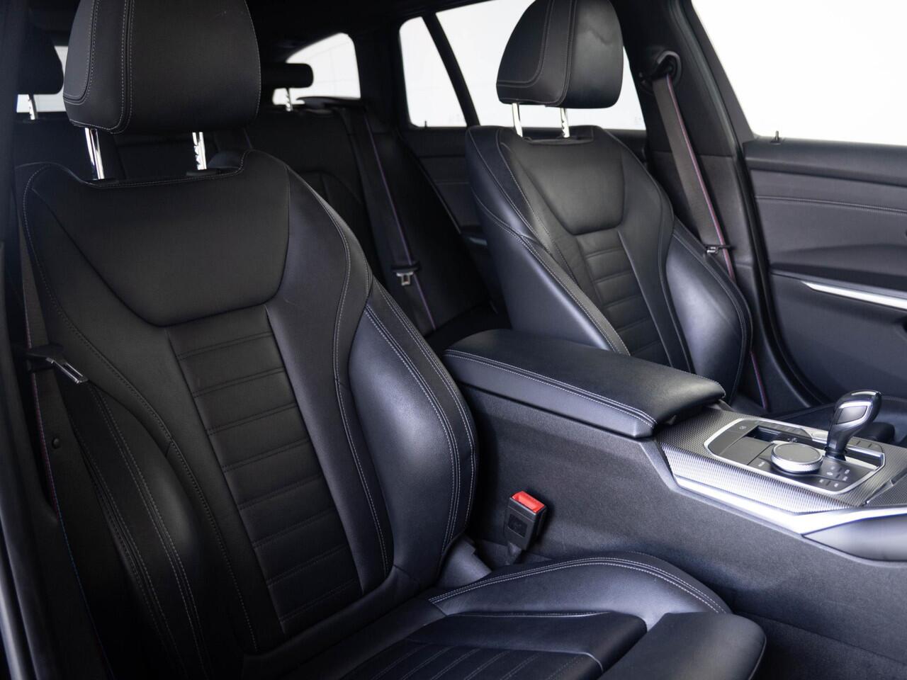 BMW 3-SERIE Touring 320i | High Executive | M Sport Plus Pack | 19'' | Achteruitrijcamera | Panoramadak | Stoelverwarming | Head-Up Display | Cruise Control