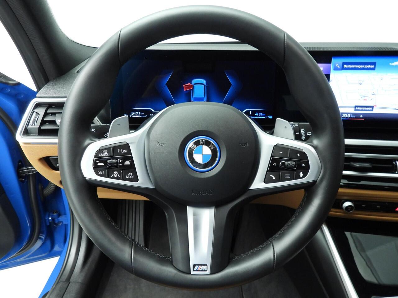 BMW 3-SERIE Touring 330e | Individual Lak | M-Sportpakket | LED | HUD | Trekhaak | Elektr. zetels | DAB | Harman-kardon sound | Alu 19 inch