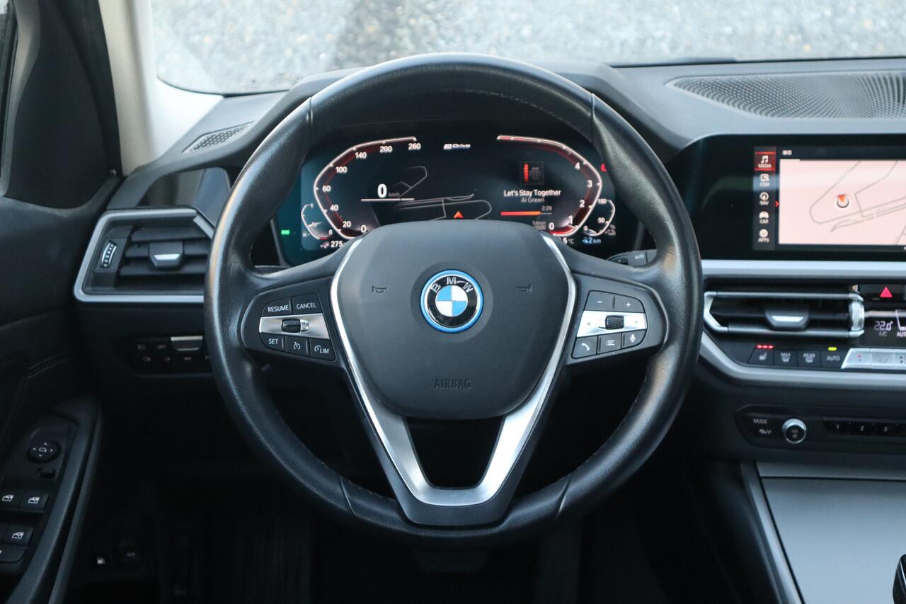 BMW 3-SERIE Touring 330e xDrive Business Edition Plus Pano dak / Laser / Sportstoelen / Leder /