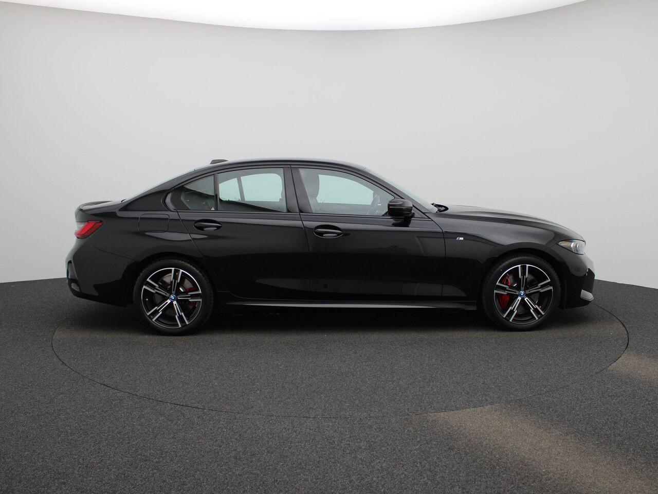 BMW 3-SERIE 320e | M-Sportpakket | LCI | Live Cockpit Plus | PDC Voor + Achter | Full-Map Navigatie | Climate Control | Cruise Control | Licht- & Regensensor | Apple Carplay & Android Auto