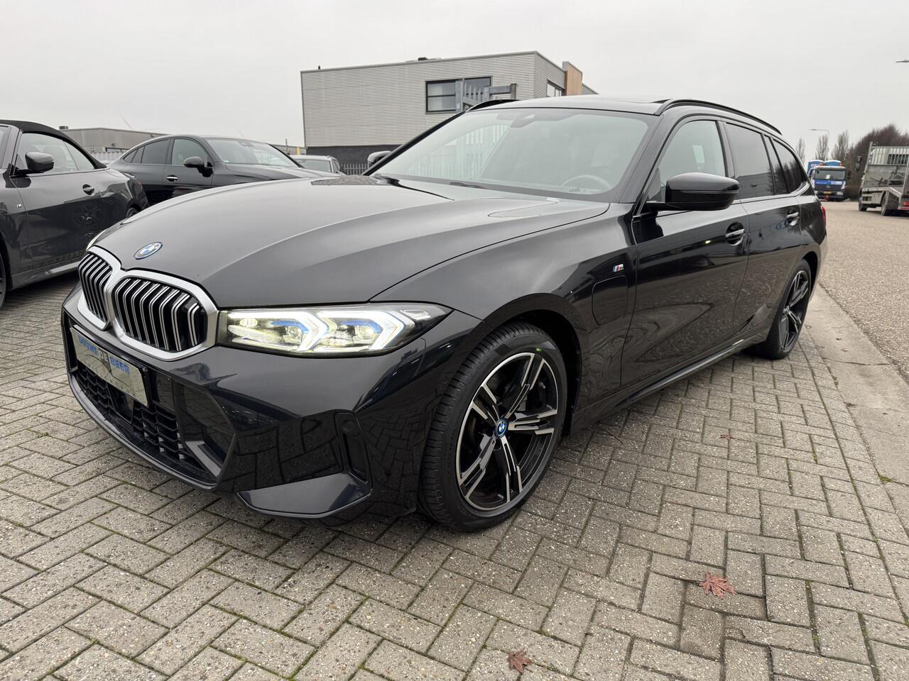 BMW 3-SERIE Touring 330e xDrive M Sport 330 Pano-Dak | M-Stoelen | Adapt. Cruise | Memory | Stoelverw.
