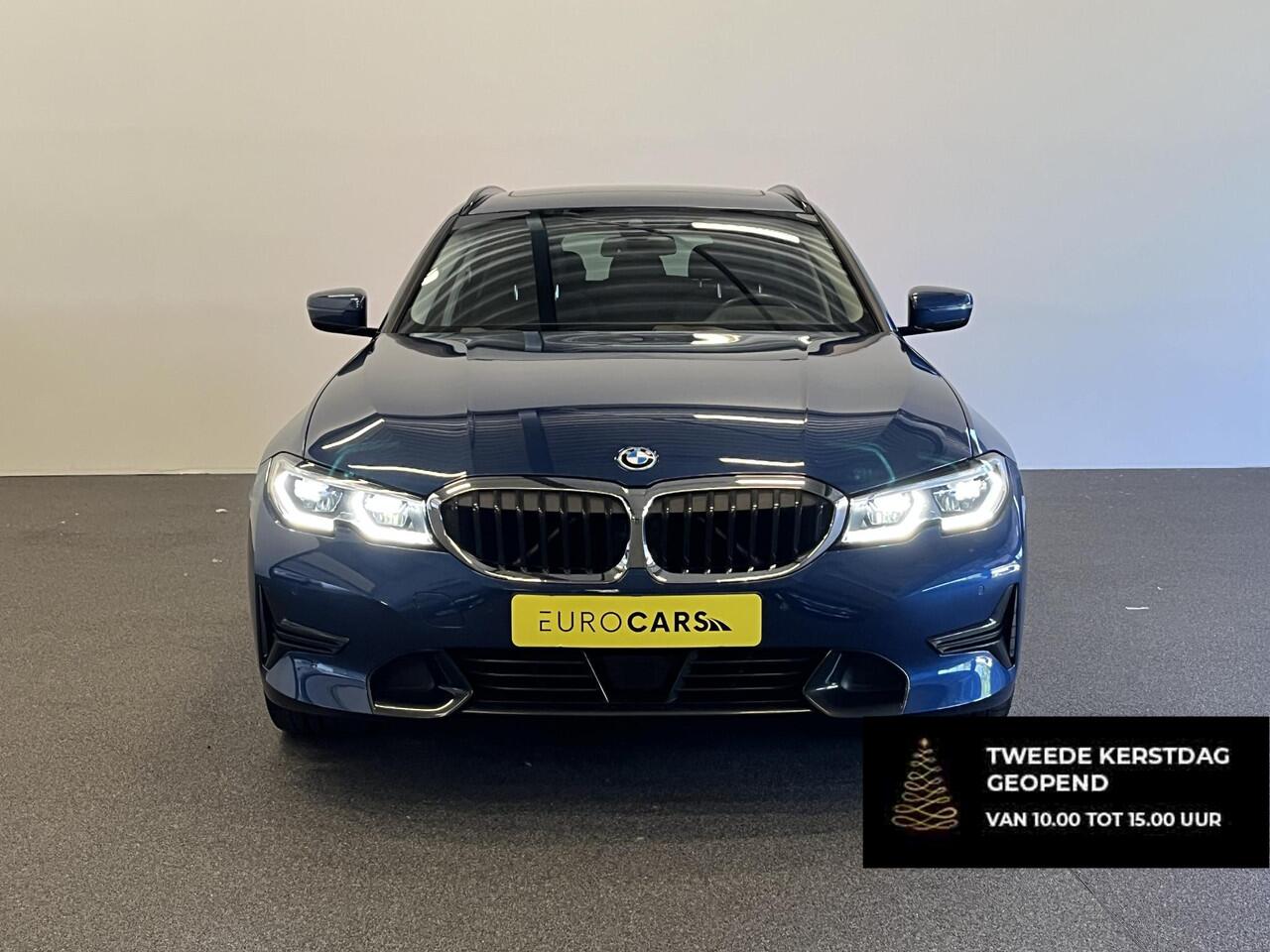 BMW 3-SERIE Touring 320e Sportline Aut-8 Panoramadak Head Up Display Laser Licht Adaptive Cruise Trekhaak Leder Navi Parkeer Sensoren