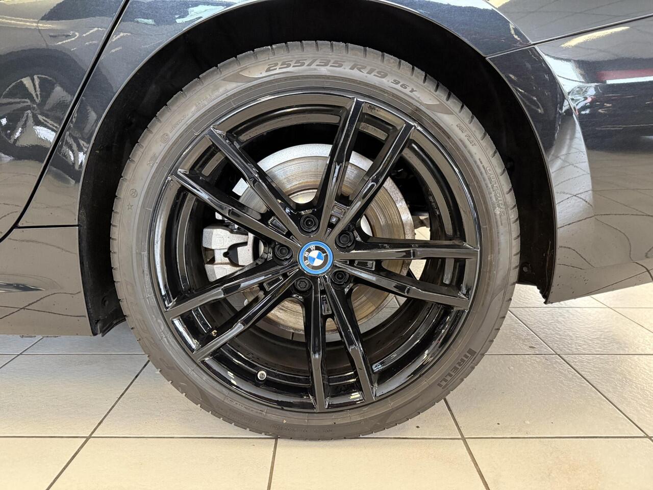 BMW 3-SERIE Touring 330e xDrive *PANO*H&K*360CAM*LEER*HUD*VOL*