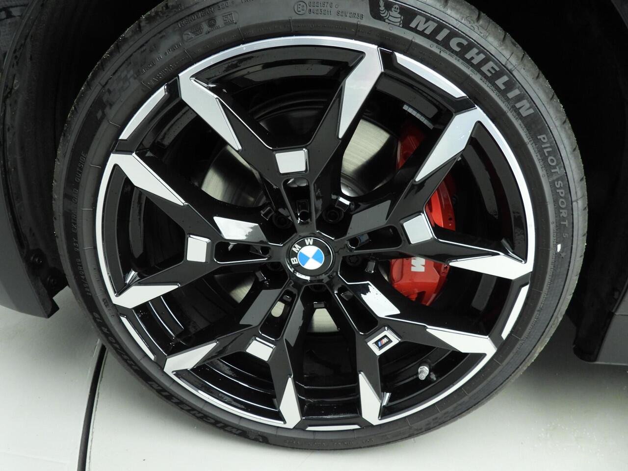 BMW 3-SERIE Touring 330e M-Sportpakket / Panoramadak / Trekhaak / Electrisch verstelbare stoelen / Harman-Kardon / Alu wielen 19 inch