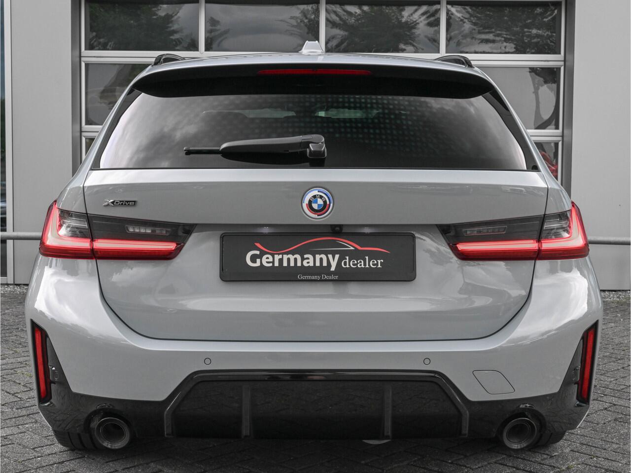 BMW 3-SERIE Touring 330e xDrive M-Sport Pro Pano H&K HUD ACC Widescreen Ind-Brooklyn Shadowline