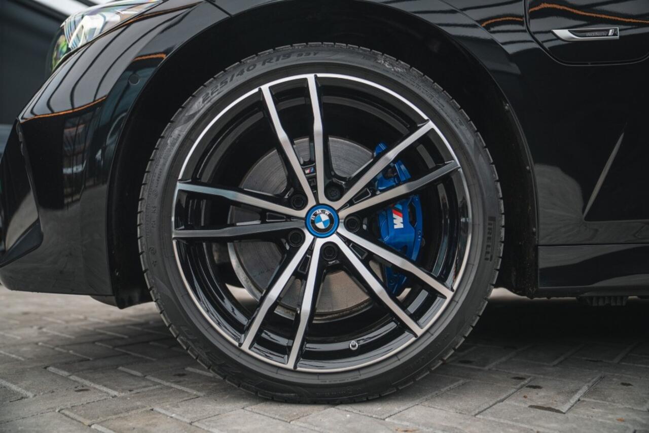 BMW 3-SERIE 330e M SPORT,CURVED DISPLAY, PANO HARMEN KARDON