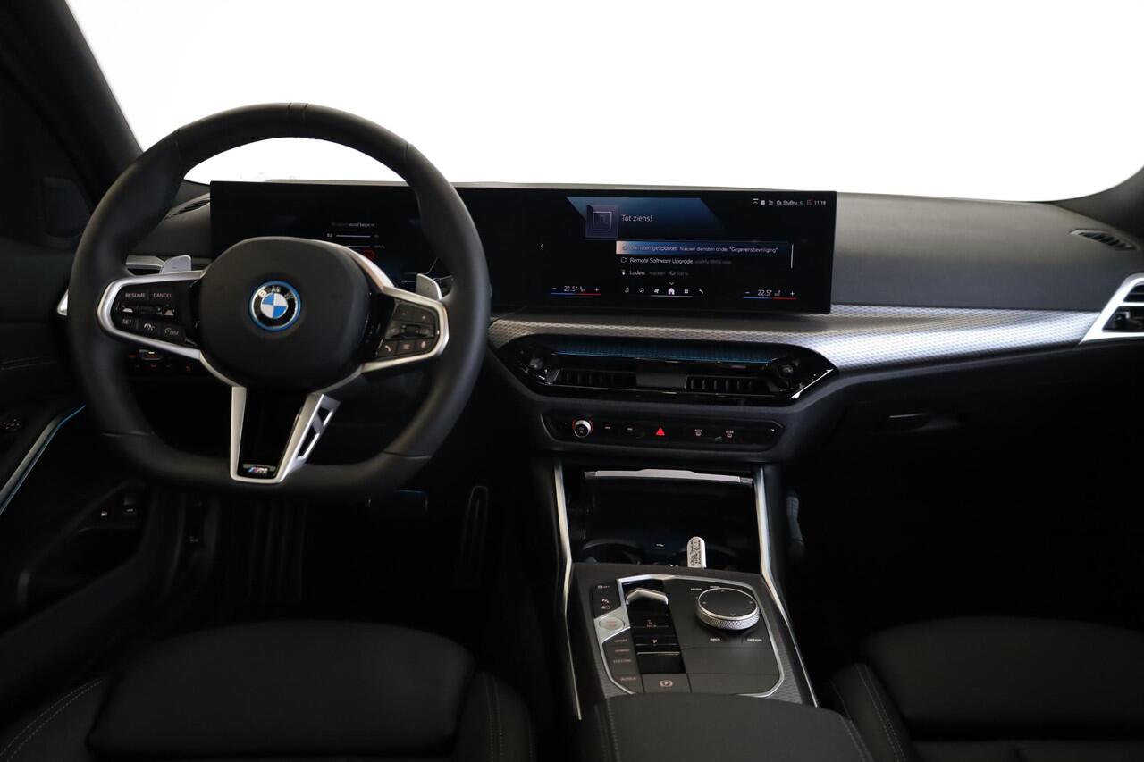 BMW 3-SERIE Touring 330e | M Sportpakket | Comfort Pack | Panorama Dak | Trekhaak