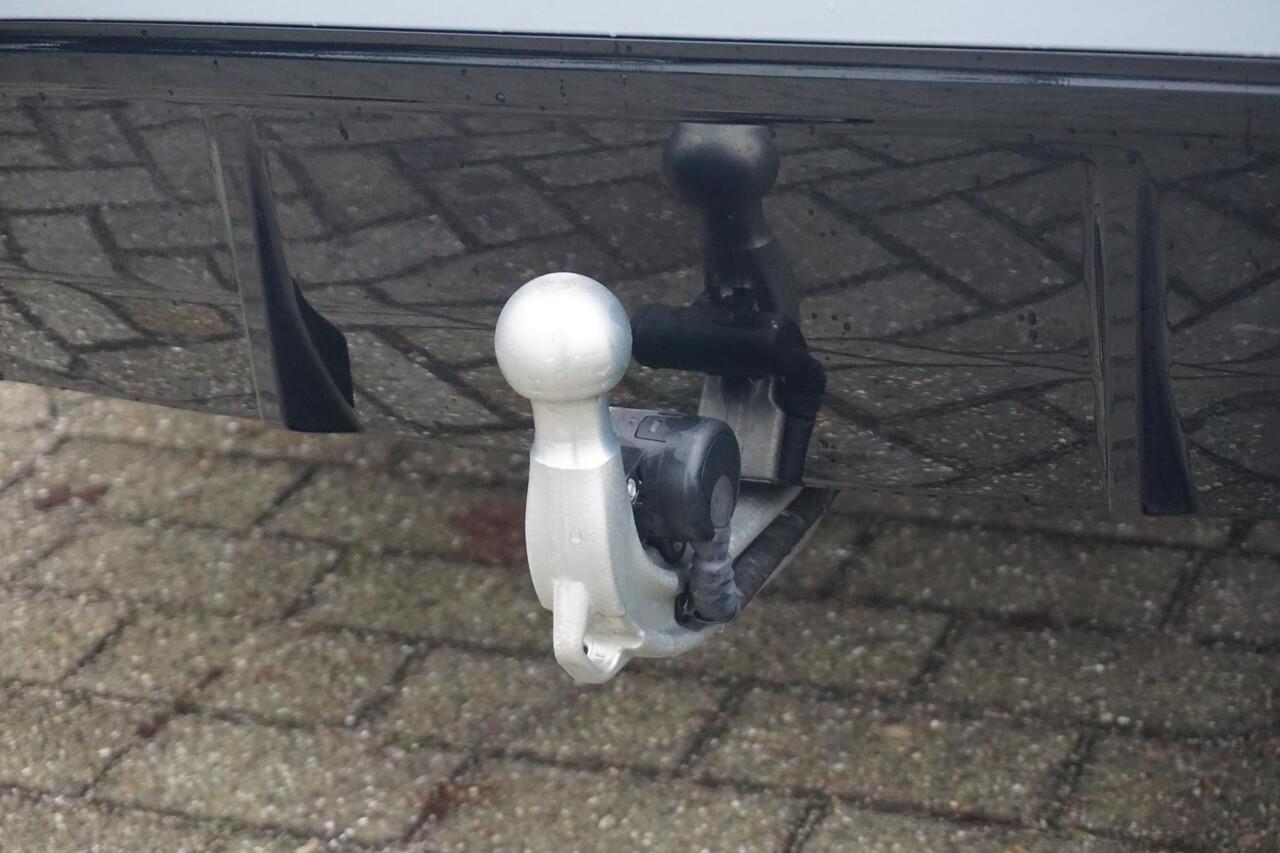 BMW 3-SERIE Sedan 318i M sport / Trekhaak / Schuif- Kanteldak / Hifi | Ekris Selection