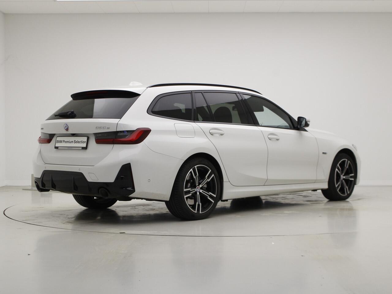 BMW 3-SERIE Touring 330e xDrive | M-Sport | Panorama | Elek. Stoelverst. | HiFi Adapt. Led | Camera |