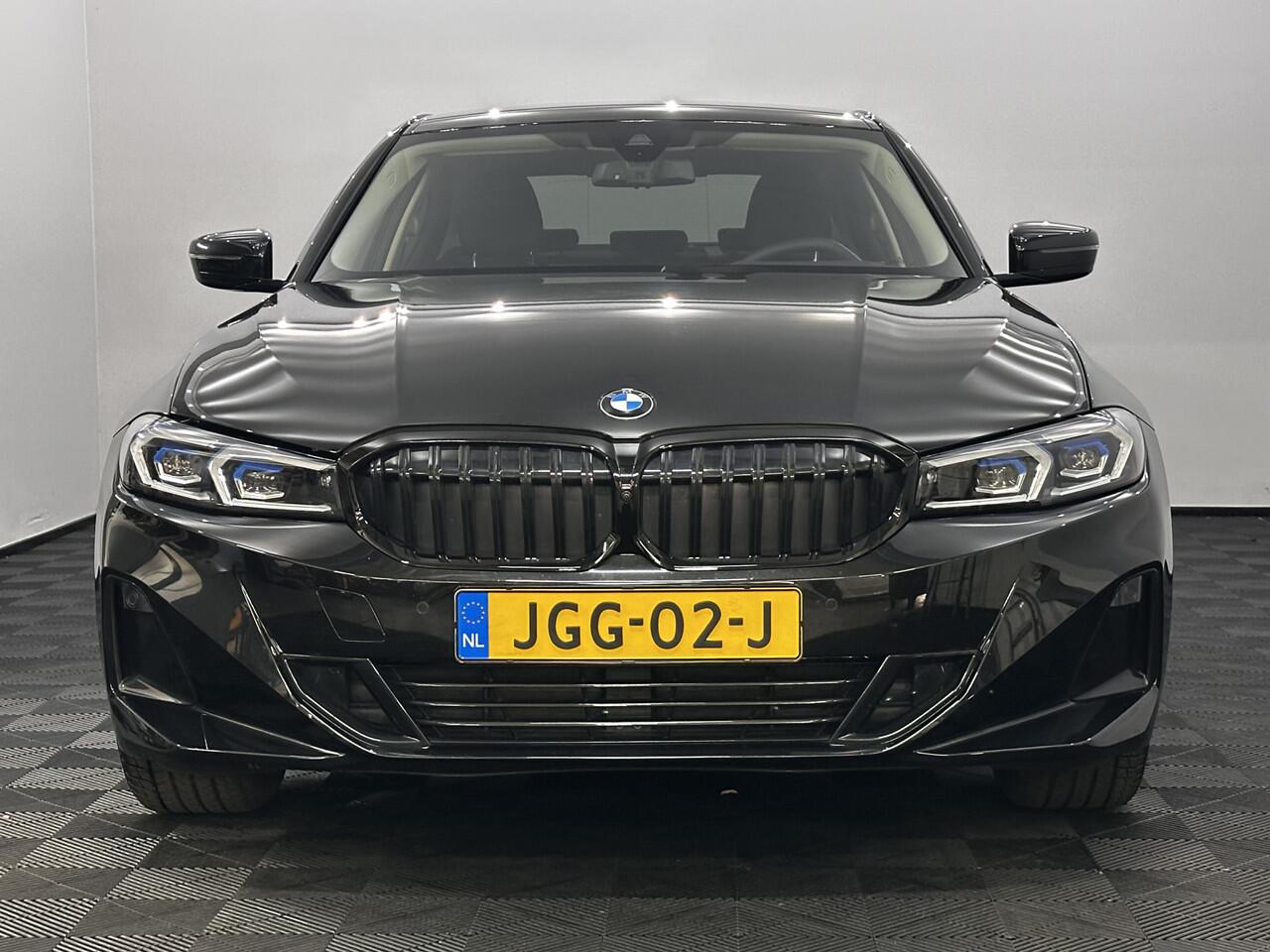 BMW 3-SERIE 318i Navi, Clima, Head Up, Nieuwstaat