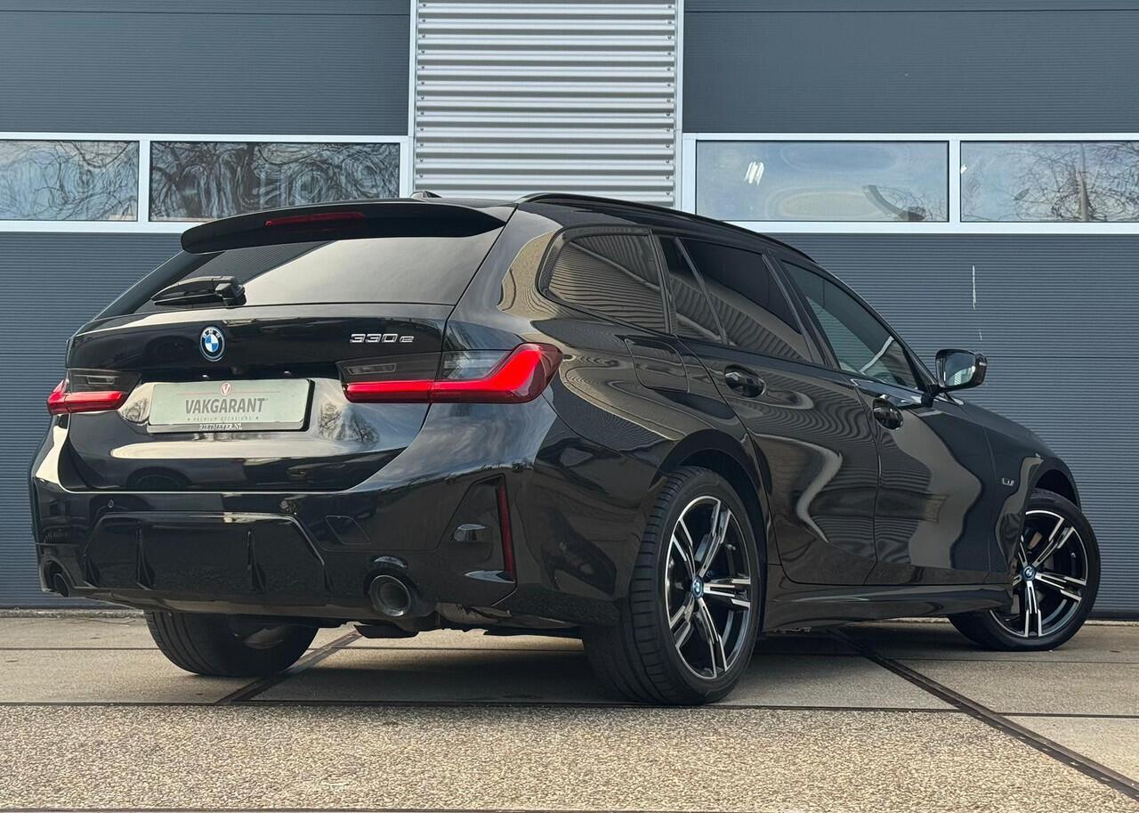 BMW 3-SERIE Touring 330e High Executive
