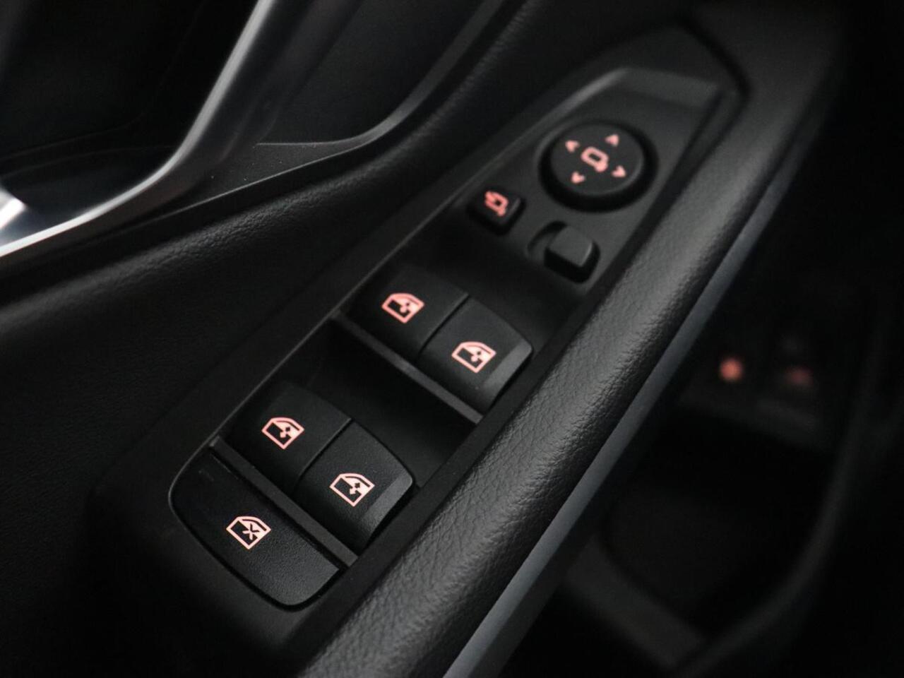 BMW 3-SERIE 330e M Sport | Leder | Trekhaak | Stoel & stuurverwarming | Carplay | Sportstoelen | Navigatie | Full LED | Park Assist | Live Cockpit | PHEV | Plug In