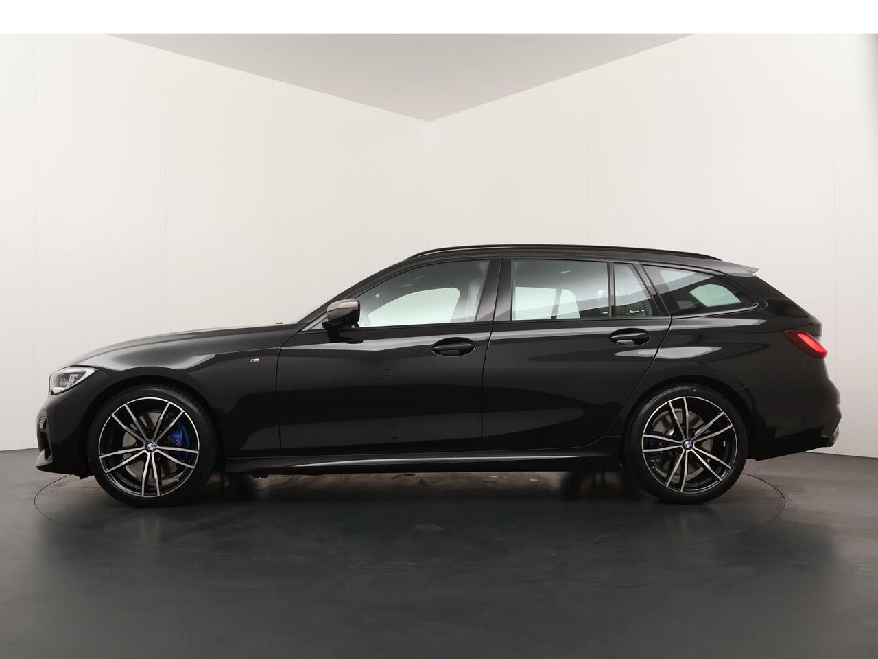 BMW 3-SERIE Touring M340i xDrive | Trekhaak | Head-Up | Panoramadak | Elektrische stoelen | Harman Kardon |
