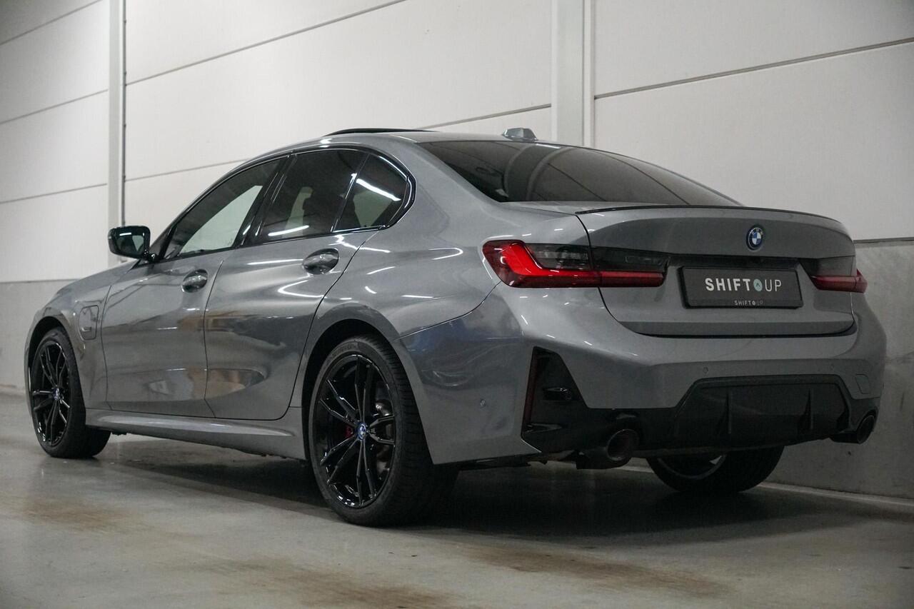 BMW 3-SERIE 330e xDrive M-Sport | Schuifdak | Head Up | Comfort Access