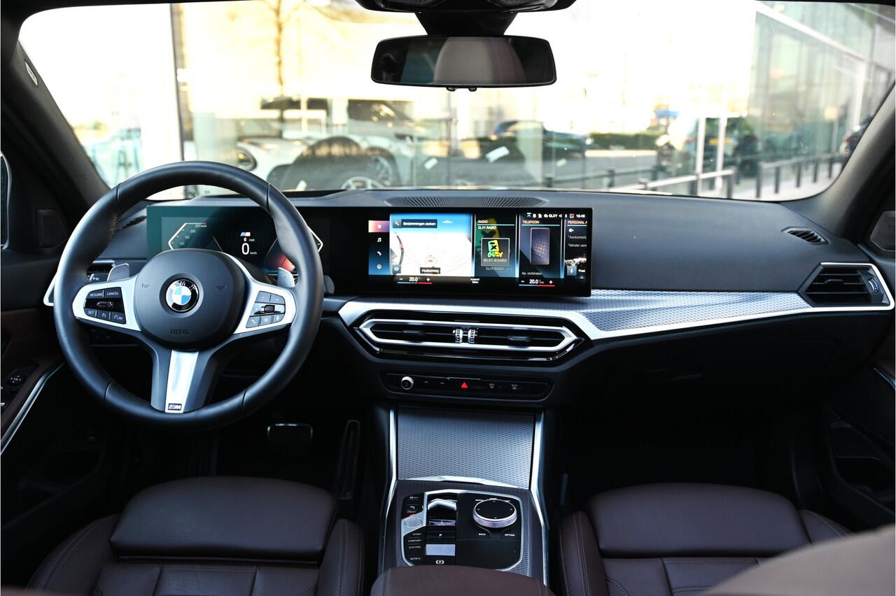 BMW 3-SERIE Touring 320i M Sport Automaat / Panoramadak / Sportstoelen / Adaptieve LED / Parking Assistant / M Sportonderstel / Live Cockpit Professional