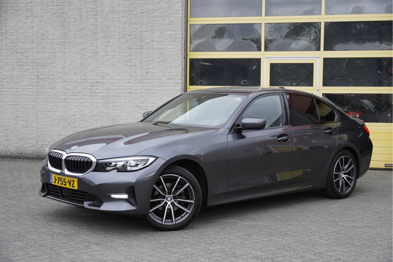 BMW 3-SERIE 318i Automaat! Executive Edition BJ2020 Lmv 18" | Led | Pdc | Navi | Achteruitrijcamera | Dashboard verlichting | Virtual cockpit | Climate control | Adaptieve cruise control | Sportstoelen | Zwarte hemel | Extra getint glas