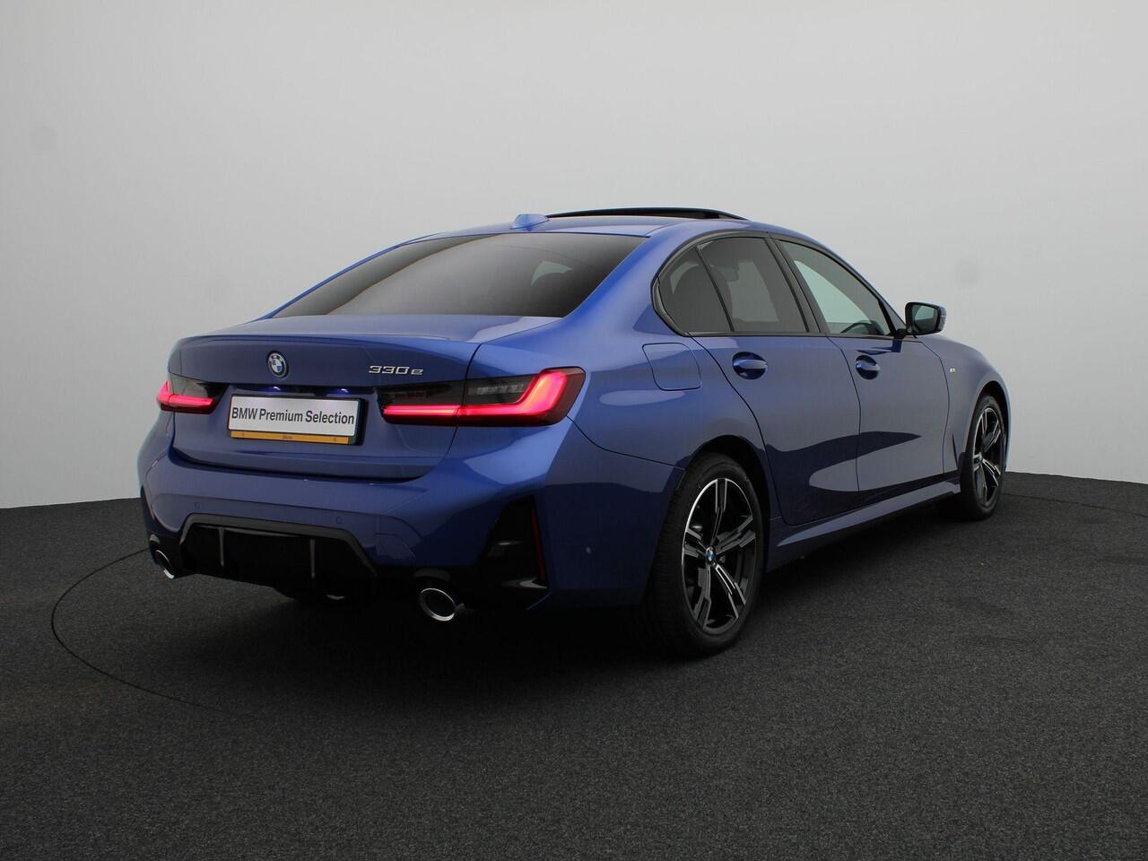 BMW 3-SERIE Sedan 330e High Executive