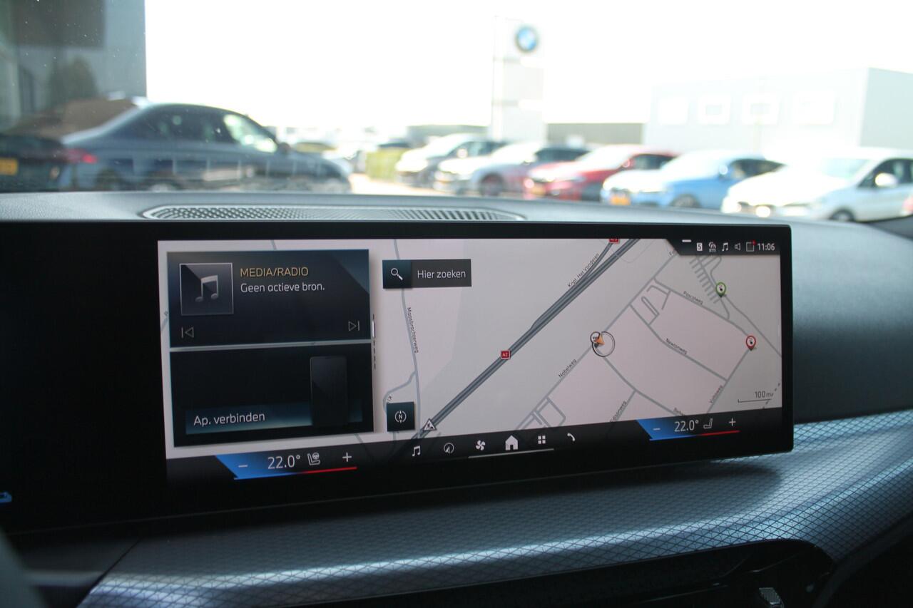 BMW 3-SERIE Touring 330e M Sport Automaat / Sportstoelen / Achteruitrijcamera / Stoelverwarming / Adaptieve LED / Parking Assistant / PDC / Cruise Control / Live Cockpit Plus