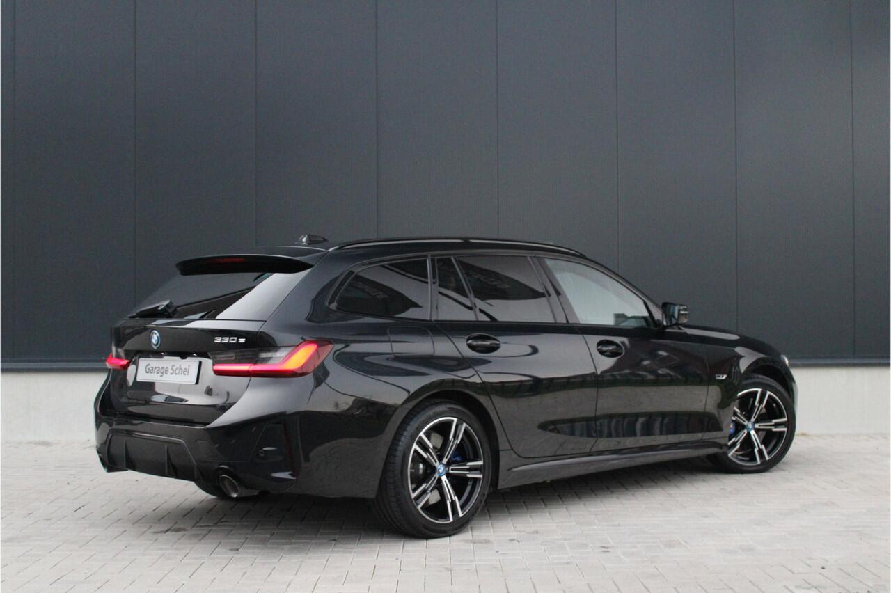 BMW 3-SERIE Touring 330e M Sport - M Sportstoelen - Pano - ACC - Keyless - H&K - Sport Remmen - Memory - SOH waarde 96% - Rijklaar