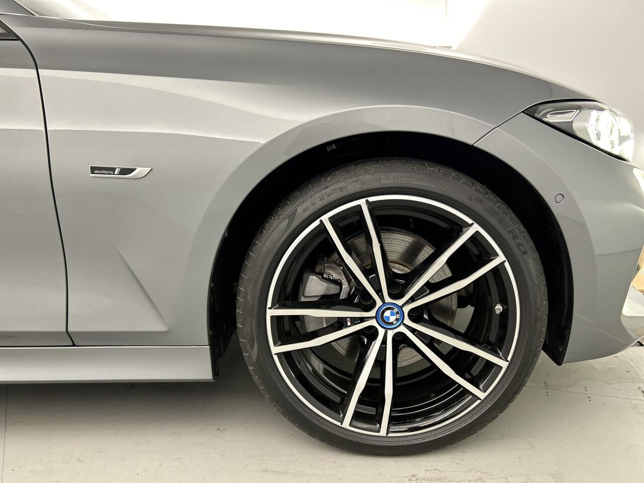 BMW 3-SERIE Touring 320e M-Sport-19'velgen/WIDESCREEN/Sportstoel/Trekhaak