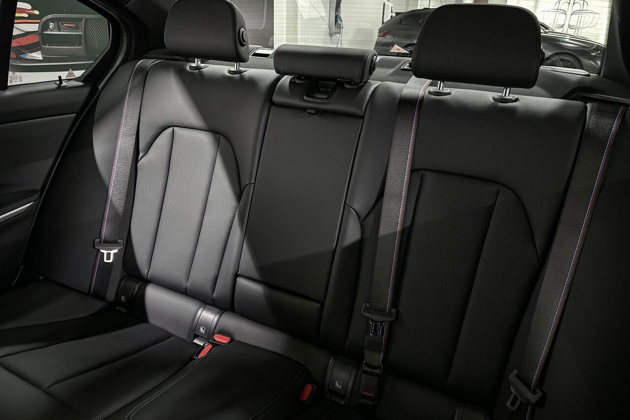 BMW 3-SERIE Sedan 318i | M-Sport Pro | Innovation Pack | Comfort Pack | Driving Assistant | Harman/kardon | Comfort Access | Selections