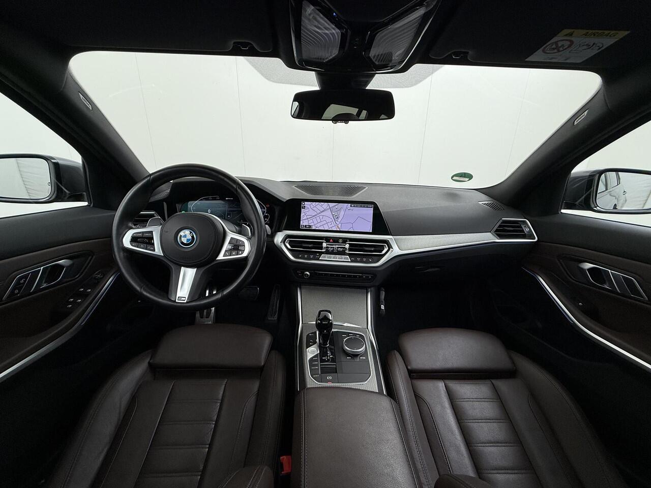 BMW 3-SERIE Touring 330e X-Drive | M pakket | Leder | Panoramadak | PHEV