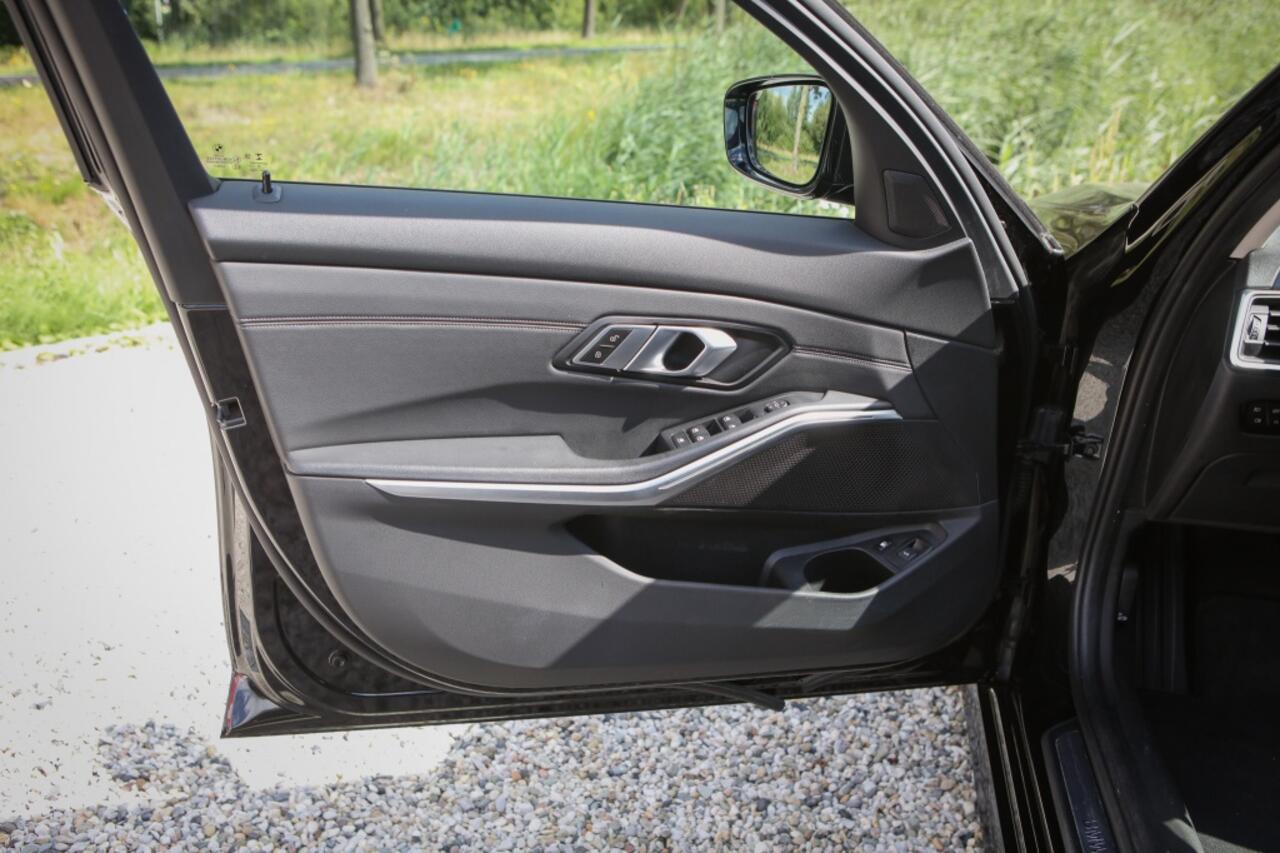 BMW 3-SERIE 330e Sport Line