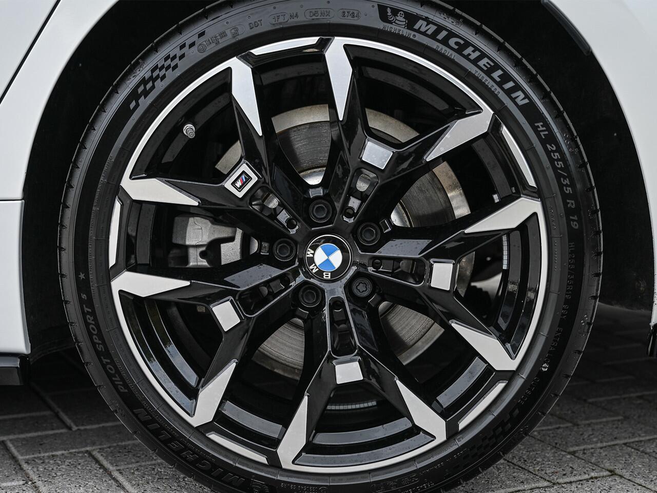 BMW 3-SERIE Touring 330e xDrive M-SPORT | FACELIFT | ACCU 19,5 kWh | ACTIVE CRUISE | ELEKTR. TREKHAAK | HIFI AUDIO | SHADOW LINE | CAMERA | FULL-LED | STUUR- EN STOELVERWARMING