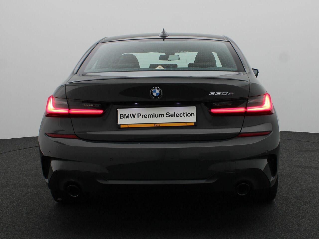 BMW 3-SERIE Sedan 330e High Executive | M Sportpakket | LED | DAB | 19''