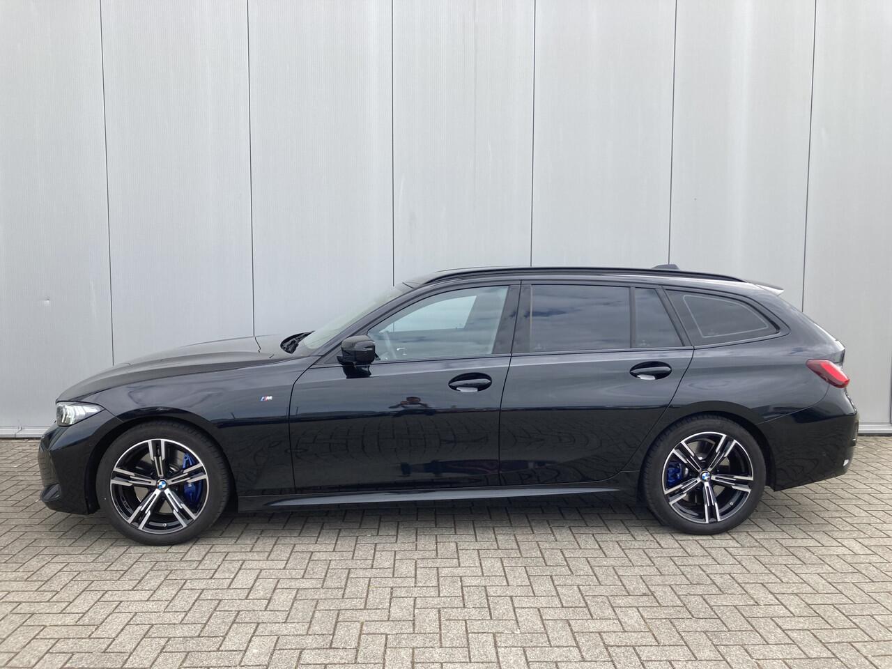 BMW 3-SERIE Touring M-Sport Automaat 330i Wegklapbare trekhaak, Achteruitrijcamera, Lederen bekleding, PDC v+a