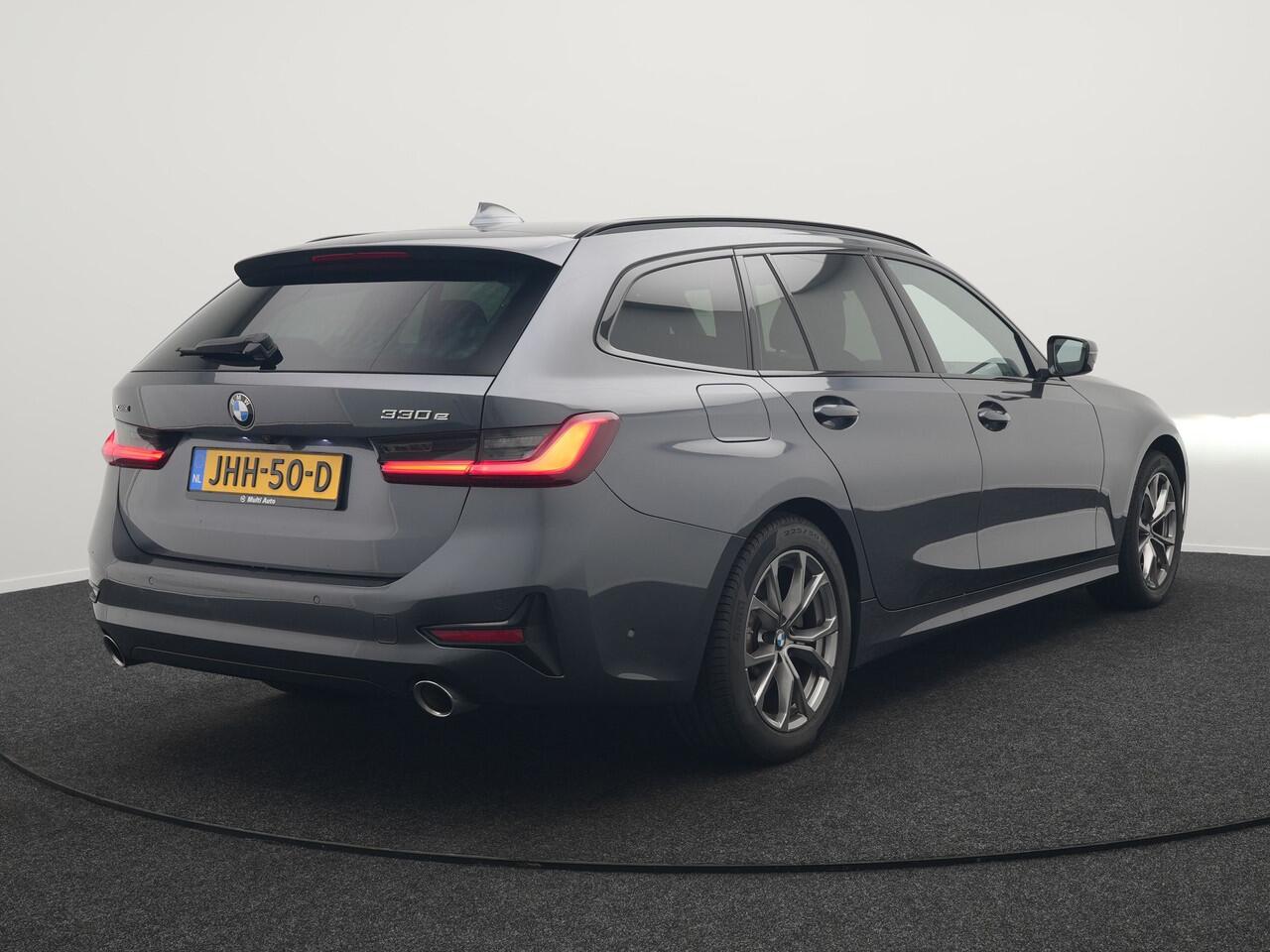 BMW 3-SERIE Touring 330e xDrive Sportline Plug In Hybrid 293pk Dealer O.H. PHEV | Panodak | Head Up | Adaptive Cruise | Laser LED | Harman & Kardon | Lederen M-Sport Sportstoelen Memory & Verwarmd | Sfeerverlichting | Virtual | Navigatie |