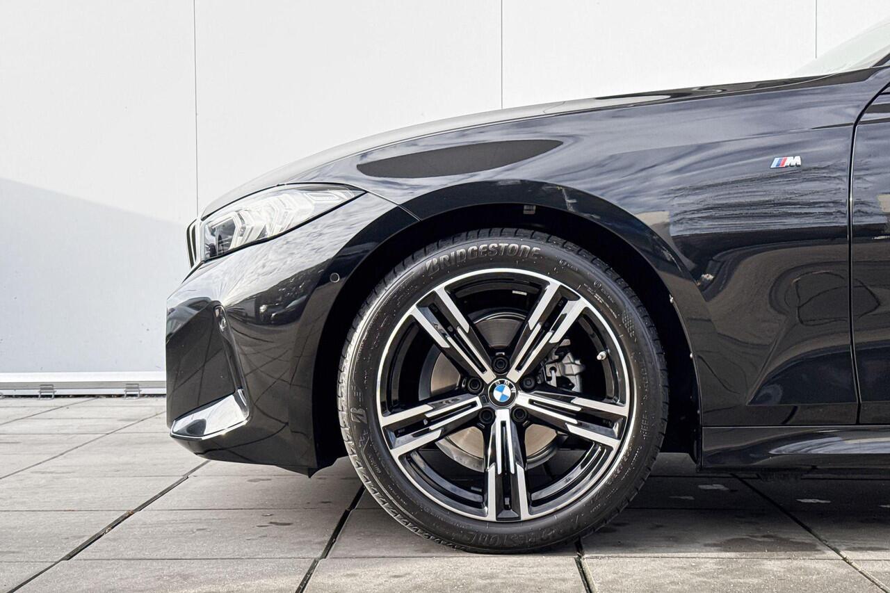 BMW 3-SERIE Touring 318i Trekhaak / M Sport / Stoelverwarming / 18 Inch / Dimmende Binnen & Buitenspiegel / Electrische Zwenkhaak /