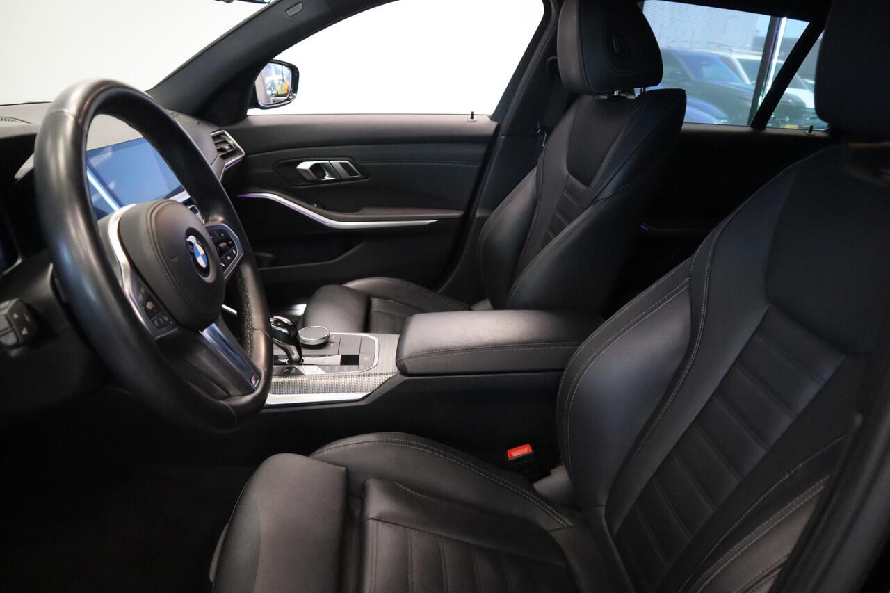 BMW 3-SERIE Touring 320i High Executive Edition Navigatie Full-led CruiseControl Stoelverwarming Sfeerverlichting 24 maanden garantie mogelijk (*vraag naar de voorwaarden)