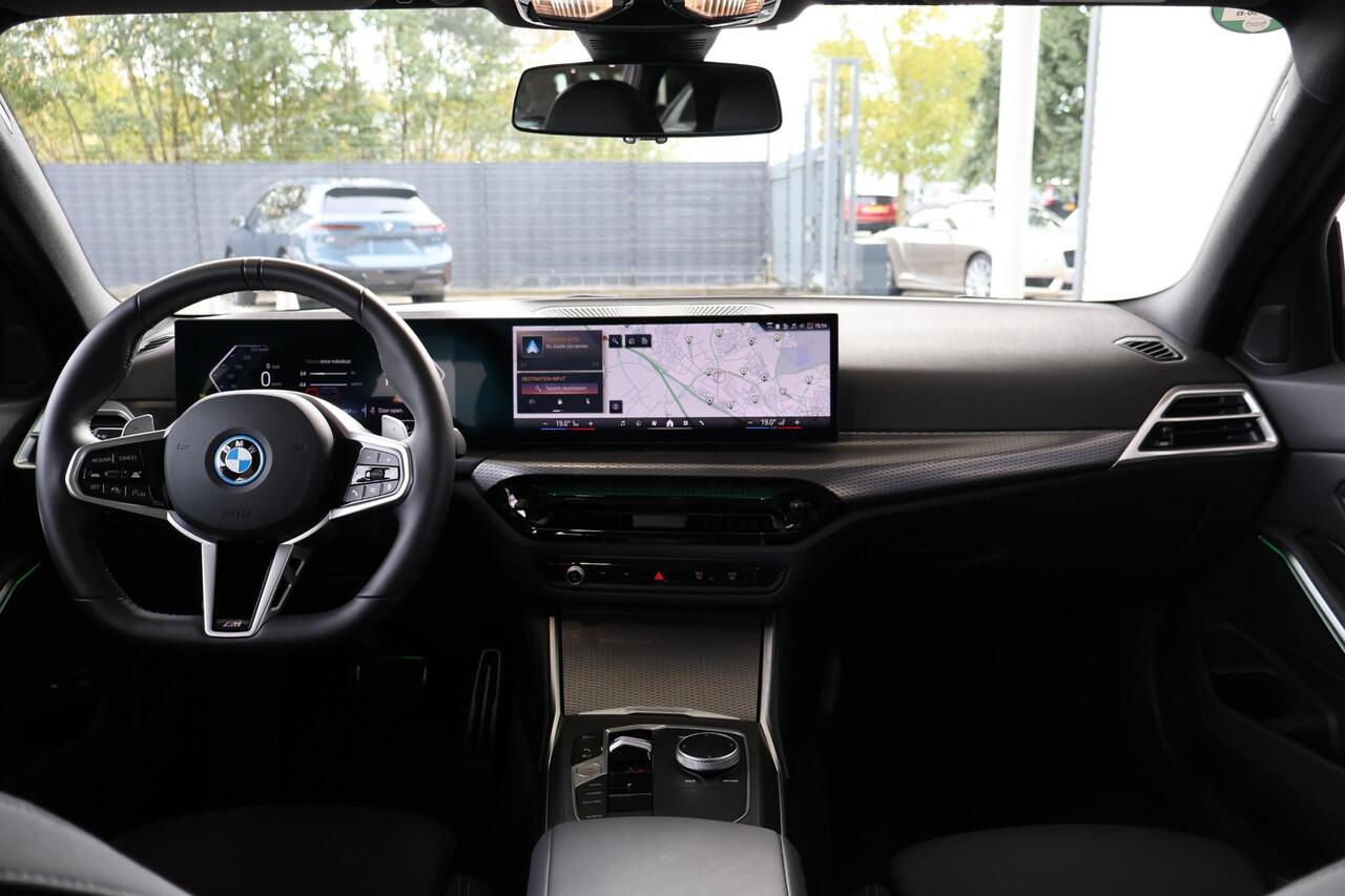 BMW 3-SERIE Touring 330e | M Sportpakket | Comfort Pack | Panorama Dak | Trekhaak
