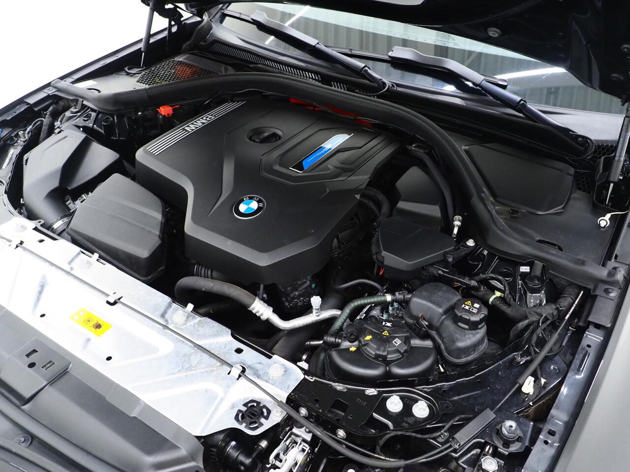 BMW 3-SERIE Touring 320e LCI Shadow Line | Nieuw Model | Widescreen | Carplay | Cruise | DAB | PDC | LED